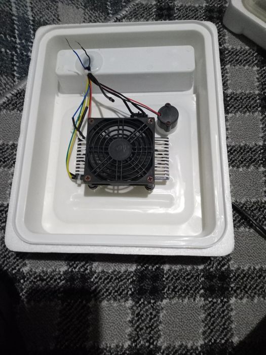 Сотилади  инкубатор