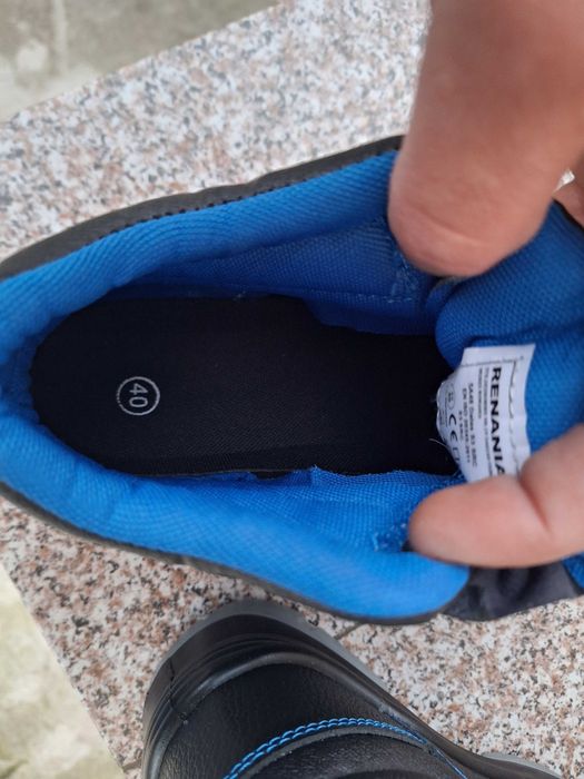 Vand Bocanci de lucru, marime 40, sunt NOI nefolositi