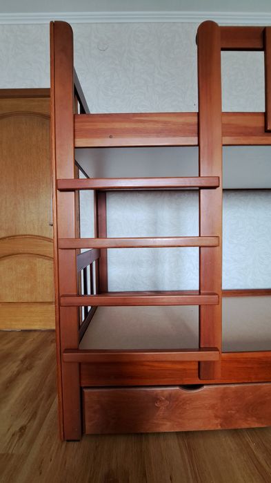 Классическая двухъярусная кровать