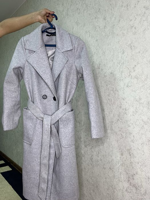 Qishga qalin paltolar kulirang ga bejeviy