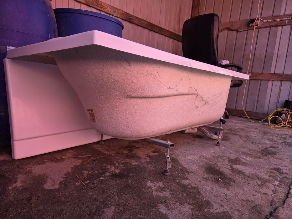 Vând cadă pentru baie in stare foarte bună