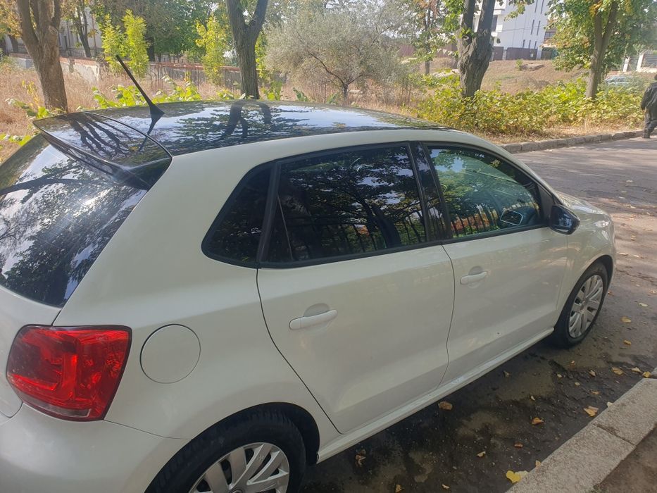Volkswagen Polo abia înmatriculat