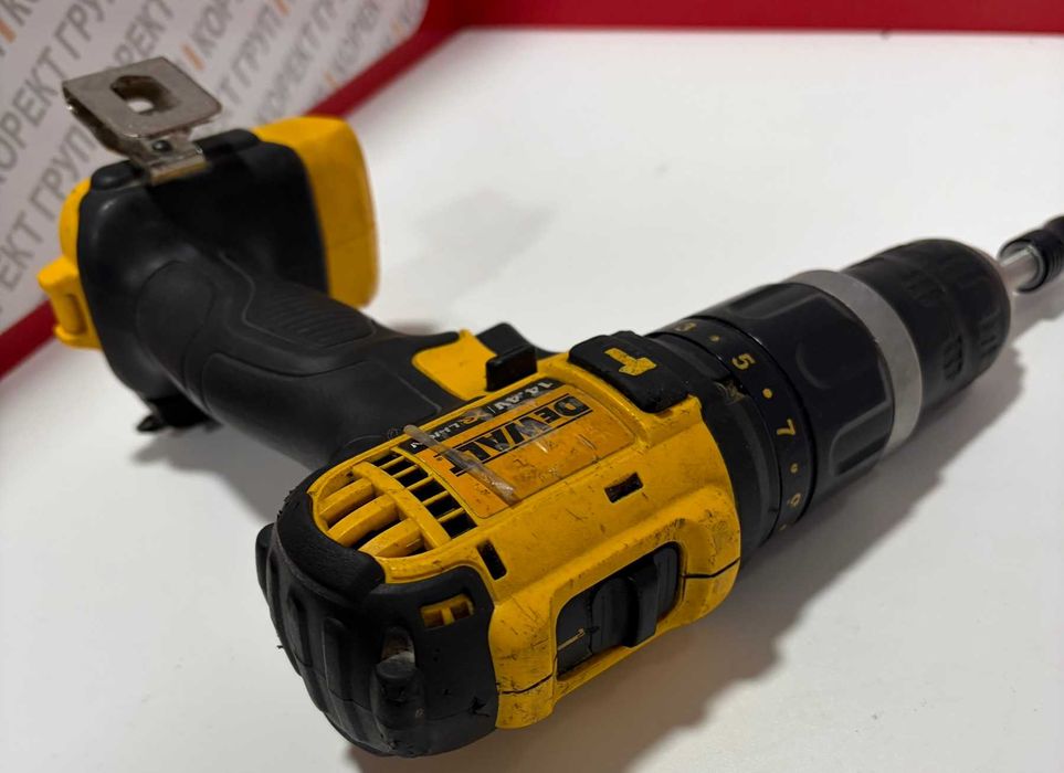 Винтоверт Dewalt DCD735