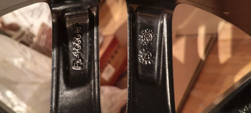 Продам комплект Резина диски