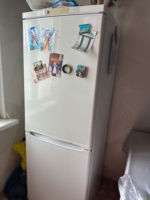 Холодильник Indesit