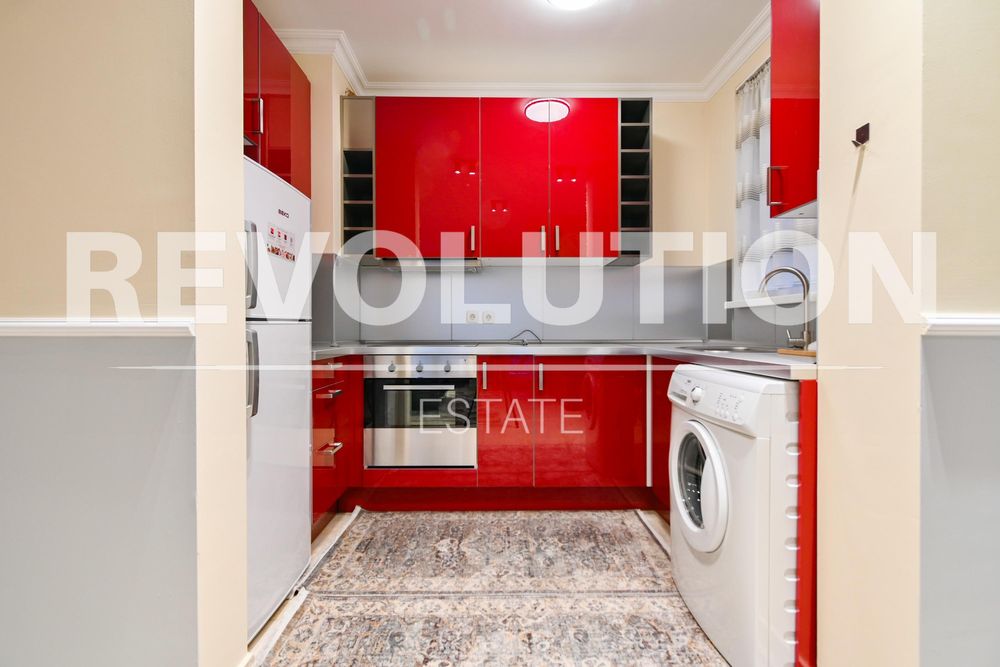 Дава се под наем Тристаен апартамент в София, Хладилника - 96 кв.м за 900 € - Снимка #4