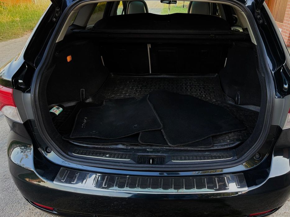 Toyota  Avensis T27 Wagon  Panoramic