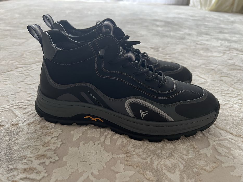 Продажа Кроссовок