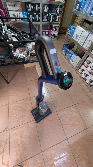 Aspirator vertical fara fir cu spalare Dyson WashG1 - RESIGILAT