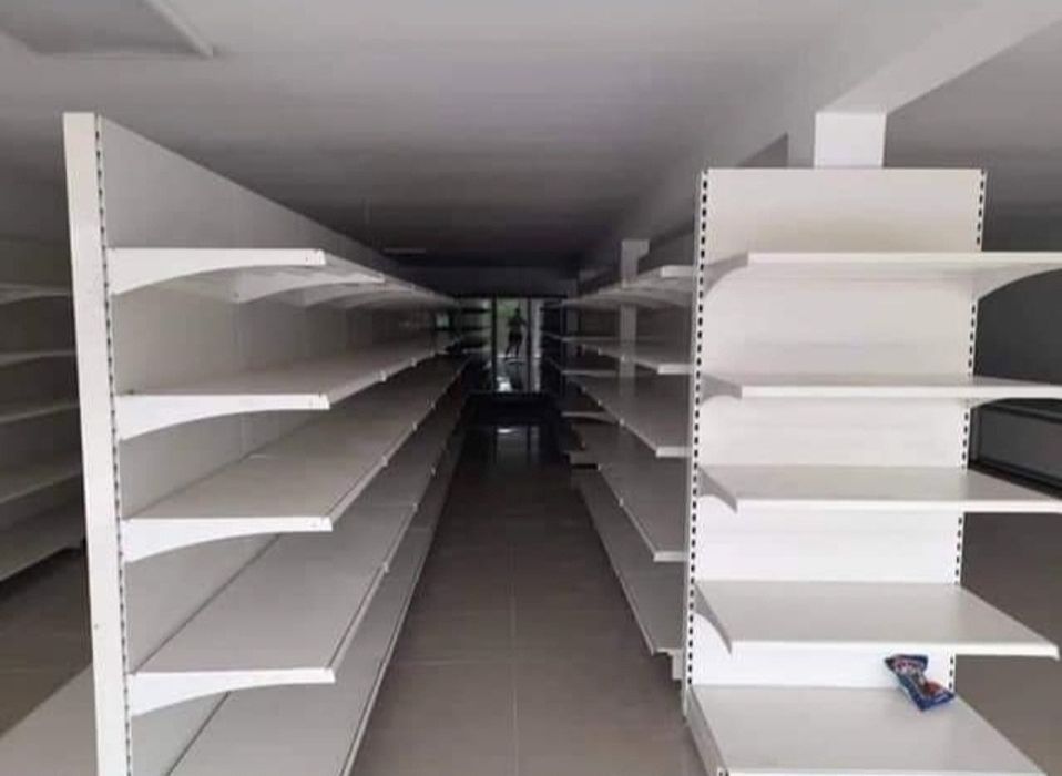 Rafturi pentru magazine 330