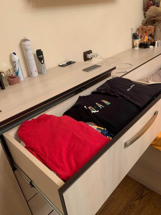 Мебели - гардероб; скрин, бюро