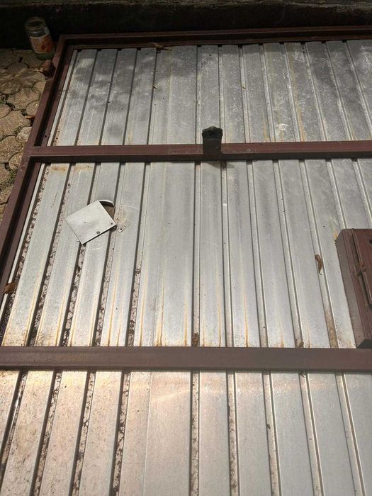 Poarta din aluminiu 200× 210 cu motor si 3 telecomenzi