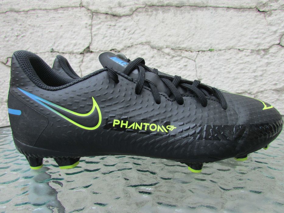 Футболните обувки Nike Phantom