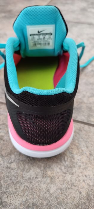 Продавам маратонки Nike