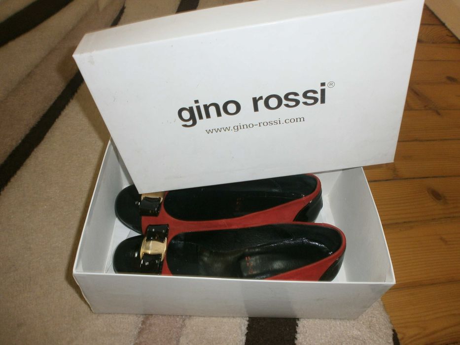 продавам дамски обувки и дамски чанти.