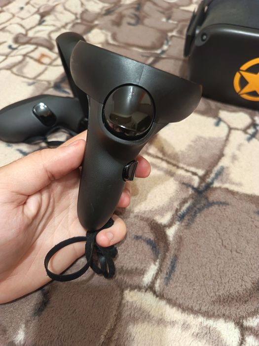 Vând Oculus quest 1