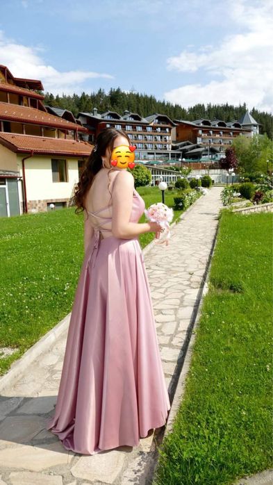 Абитуриентска рокля в цвят пепел от рози.