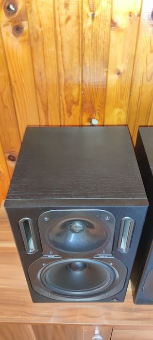 Behringer Truth B2031P пасивни тонколони