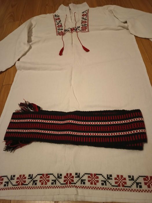 Costum popular tradițional bărbați: Ie, pantaloni,brau, șosete vintage