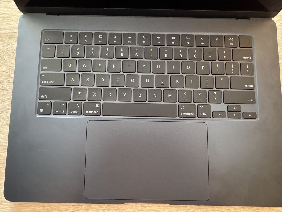 Macbook air m2 15,3