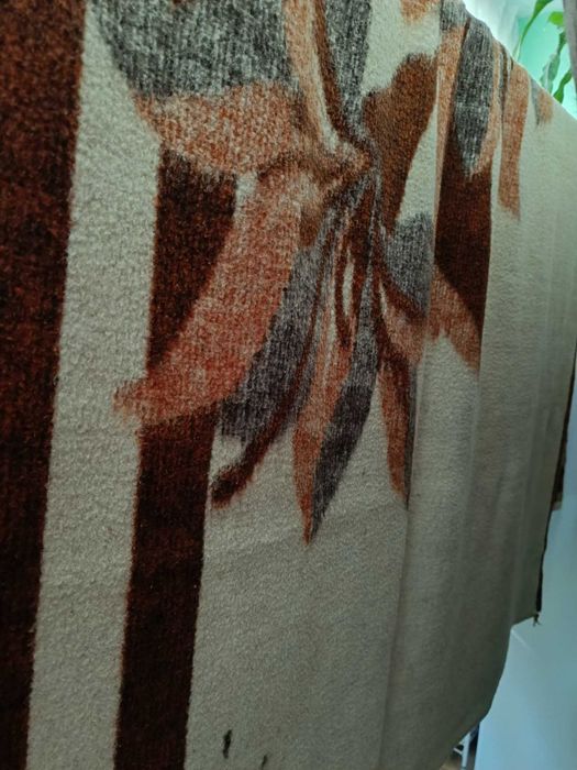 Продавам 5 броя вълнени одеяла почти нови