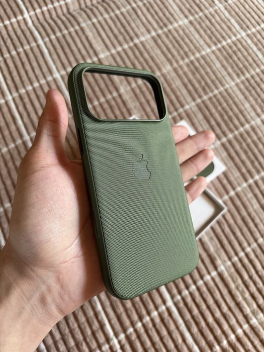 Продам Оригинальный Чехол на iPhone 17 Pro Max