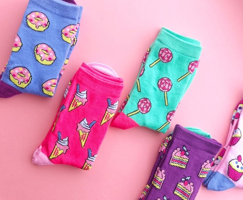 Шарени забавни чорапи