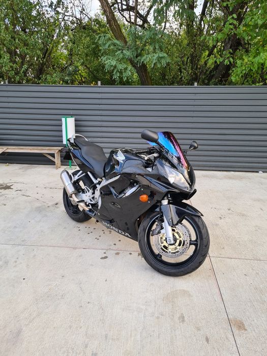 Vând Honda CBR F4i