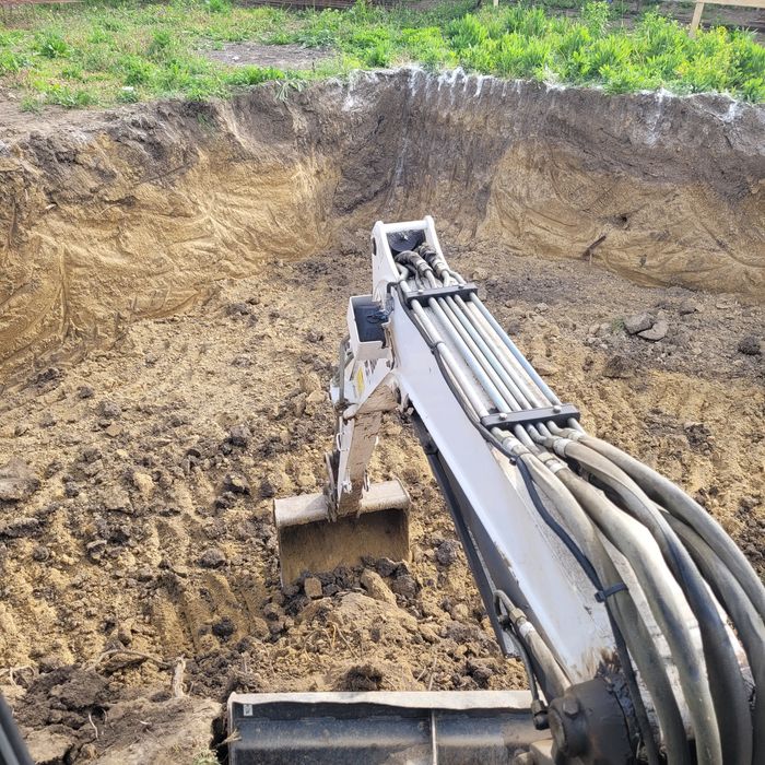 Excavări săpături demolări miniexcavator picon excavator prestări serv