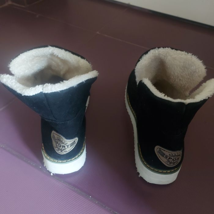 Vind ghete îmblănite marimea 37 , 38