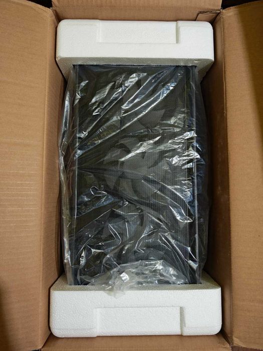 Vând carcasă Deepcool CC560 MESH V2 BLACK