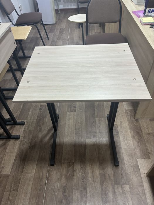 Парта со стульями