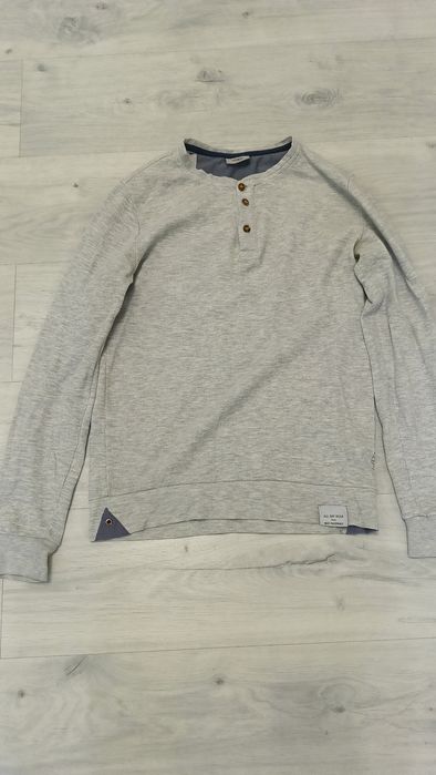 Одежда ( рубашки, водалазки,джинсы)