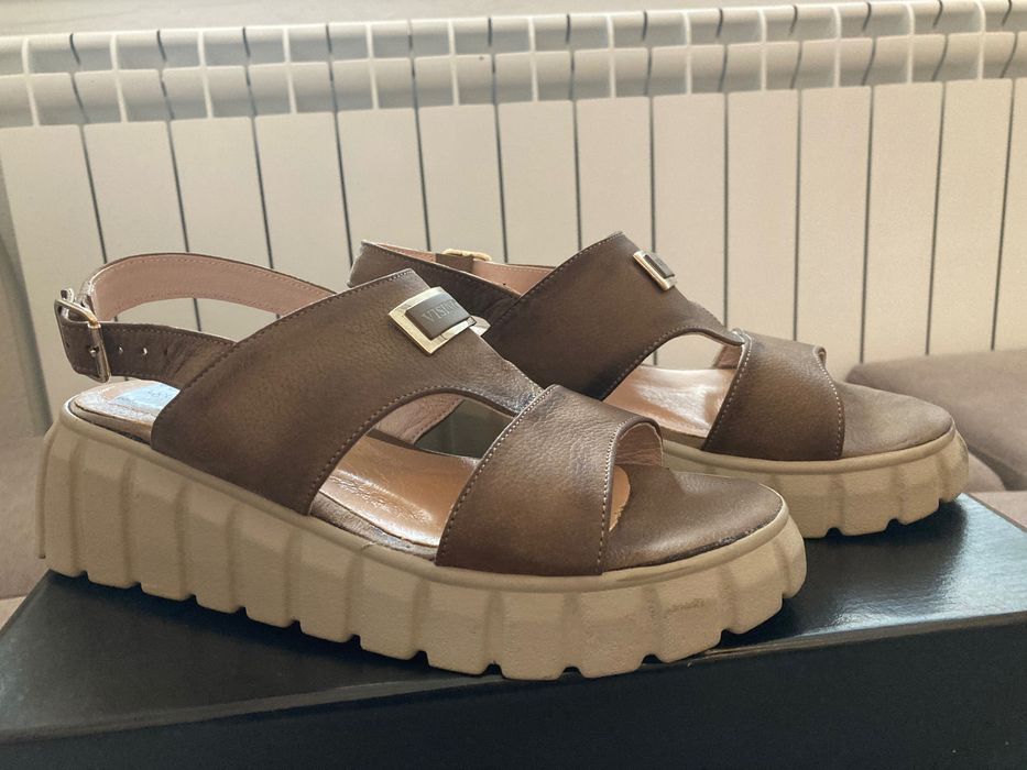 Златисти чехли grendha  и сандали Visini