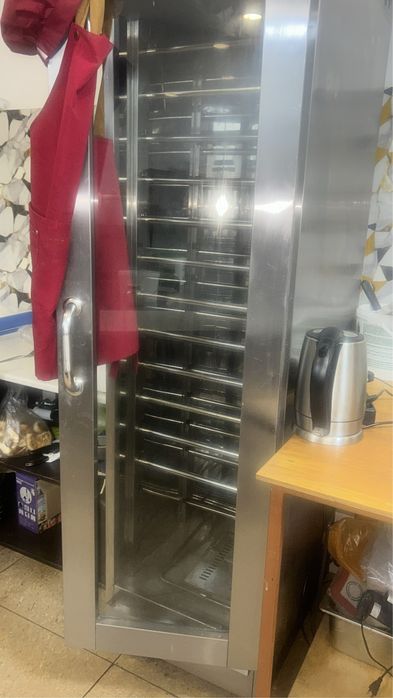 Прдаеться столы и стулья