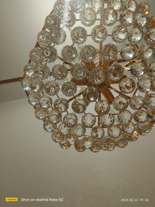 Продам люстрю очень красивая
