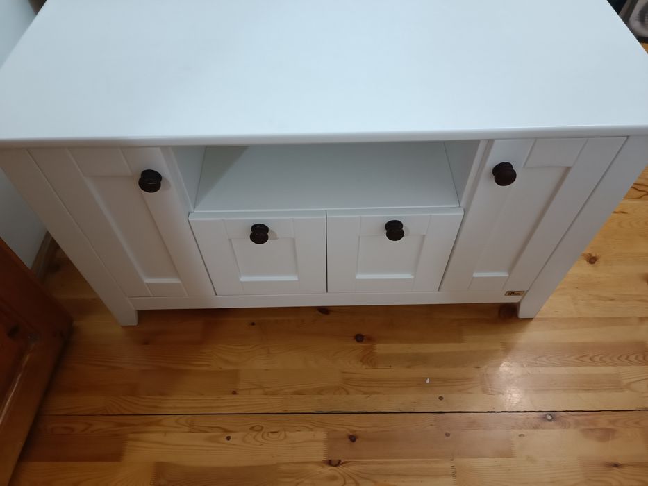 Поставка под ТВ. Тумба