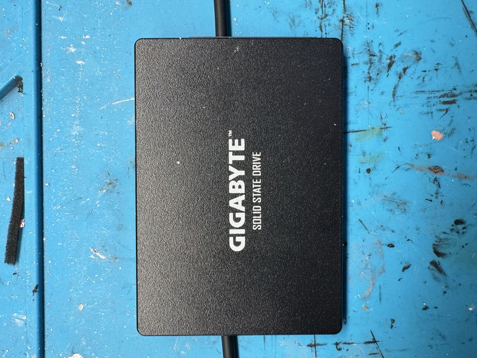 SSD gigabyte 240bg новый