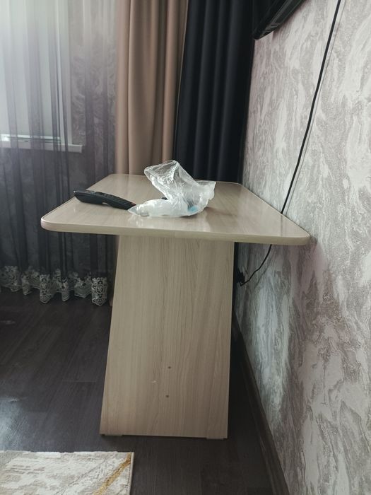 Продам кухонный стол