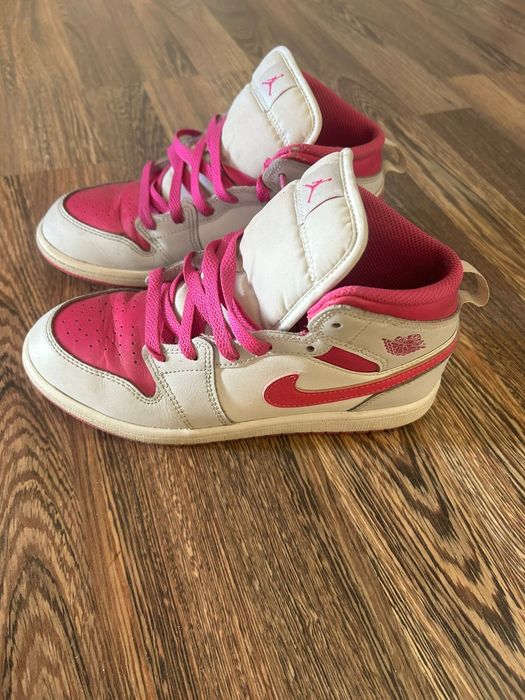 Adidasi nike air Jordan pink