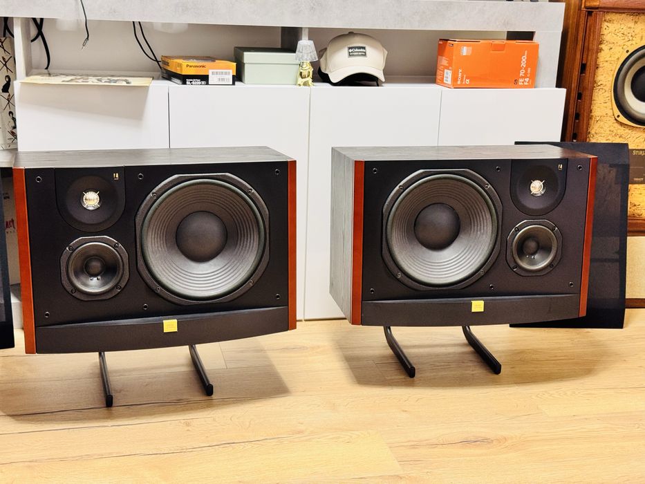 Boxe de inaltă fidelitate JBL L90,3 căi,cu stative,27 KG,bass de 30cm