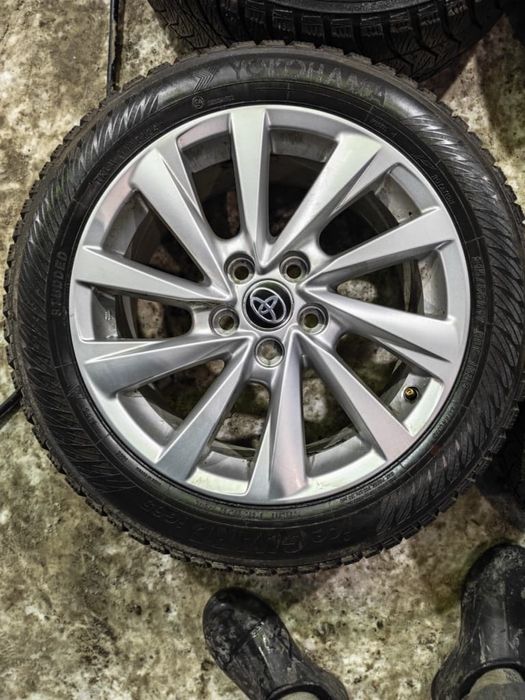 Диски от камри 70/75  Оргинал  с шинами