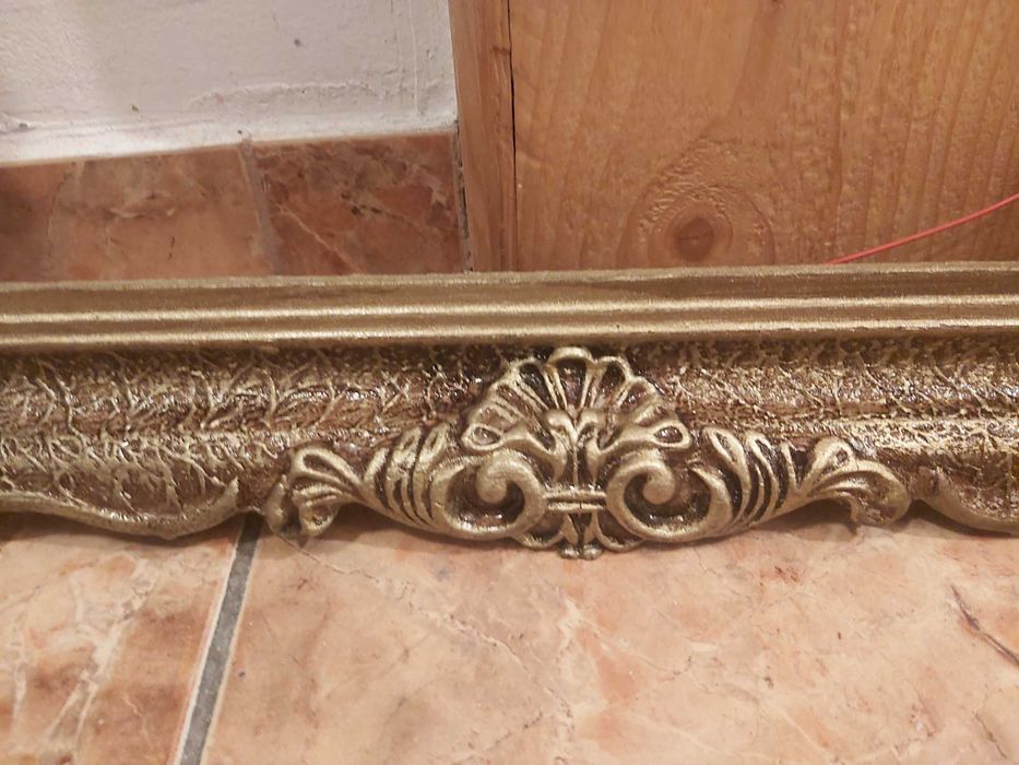 Rama tablou cadru din lemn si broderie ipsos in foita de aur patinat