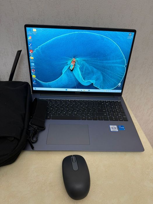 Продам ноутбук с сумкой