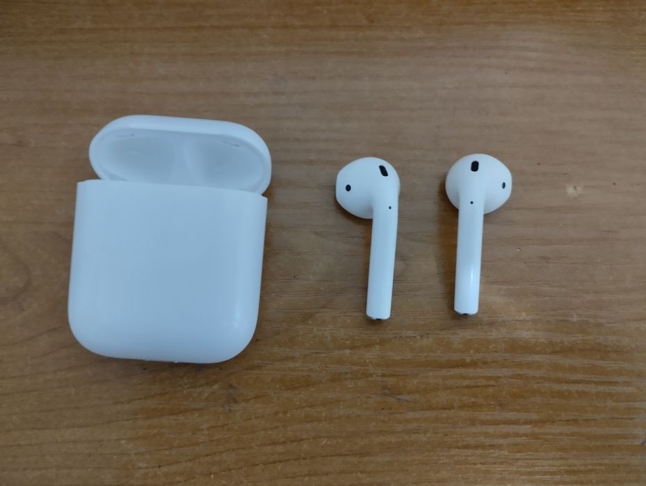 Airpods 2 поколений