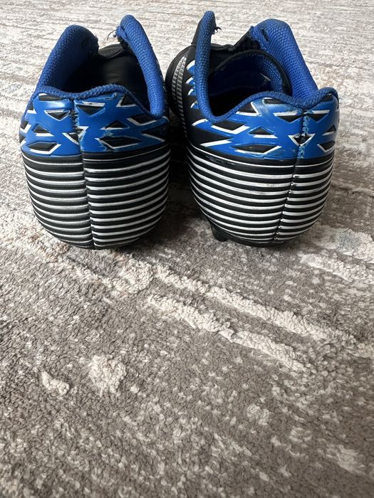 Футболные бутсы kinetix