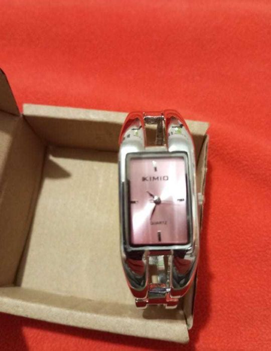 Ceas de dama nou, argintiu cu ecran roz