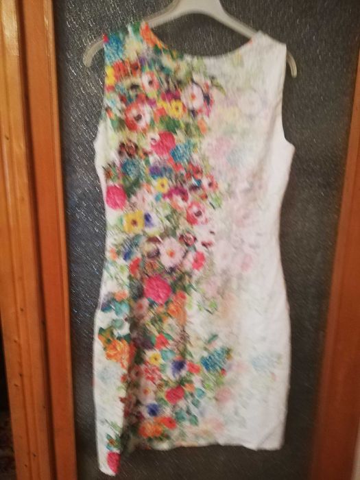 Rochie alba cu model cu flori, Marimea 40 (M), NEGOCIABIL