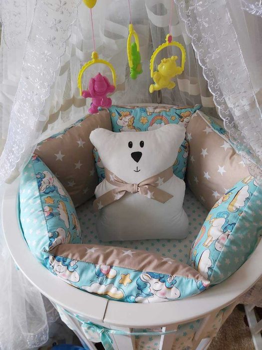 Детская кэроватка овальная с комплектом  бортиков