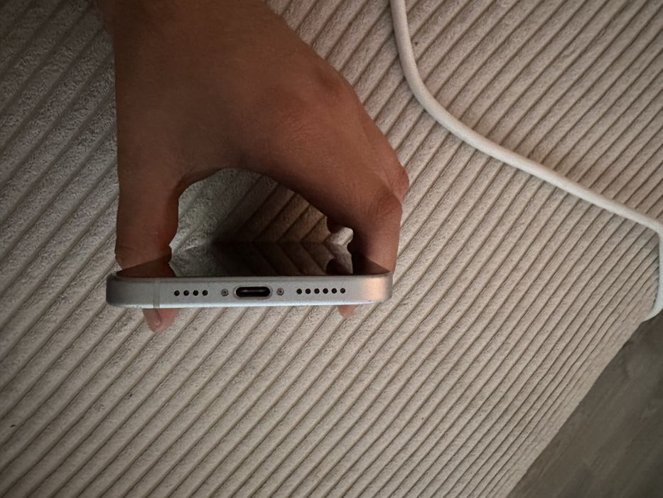 Iphone 15 plus 85% baterie